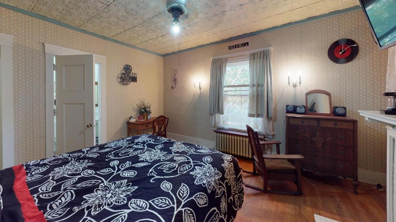Bougainvillea Bed And Breakfast Wausau Exterior photo